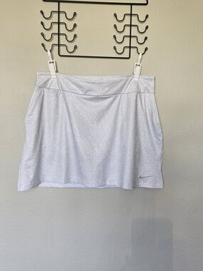 NWT Nike Light Gray Athletic Skort with Subtle Speckle XL